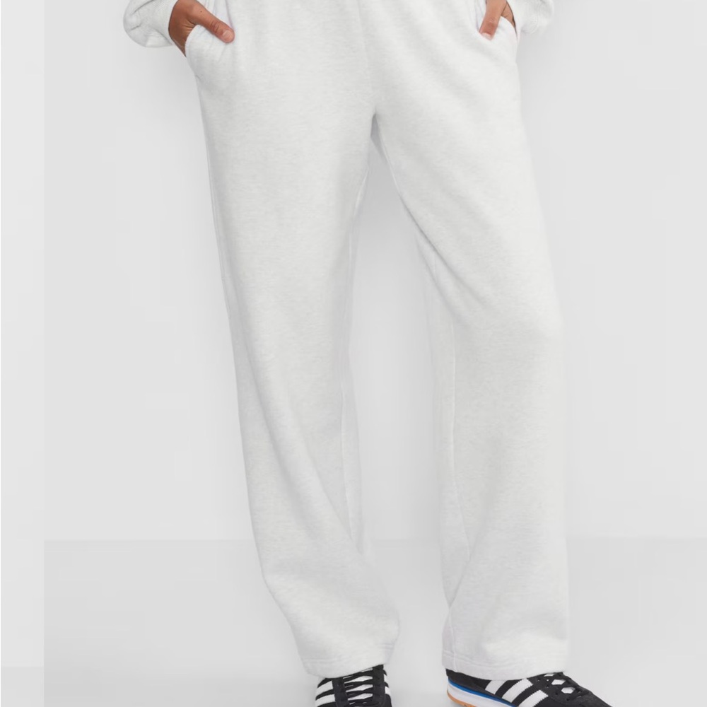 Aritzia Mega Straight Sweatpants